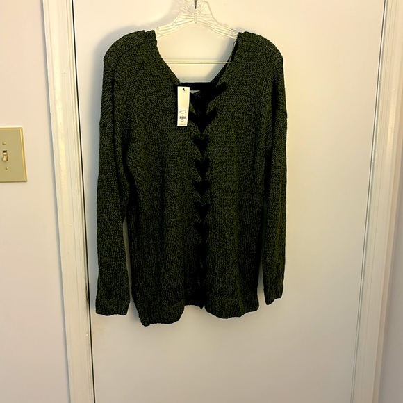 Green sweater with tie back - Picture 2 of 2